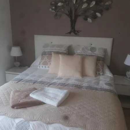 D'hotes Dans Diane לינה וארוחת בוקר