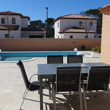 לינה וארוחת בוקר D'hotes Dans Diane 4*