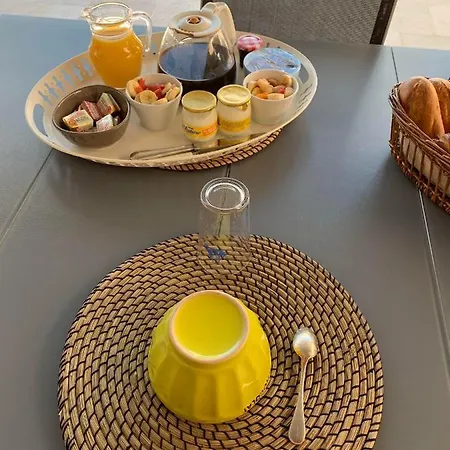 לינה וארוחת בוקר D'hotes Dans Diane 4*