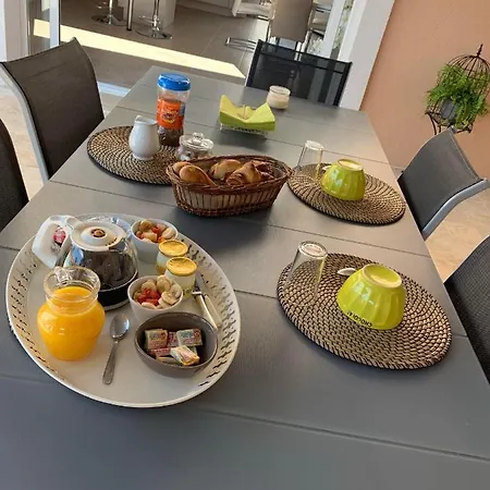 D'hotes Dans Diane לינה וארוחת בוקר לה-לונד-לה-מורה