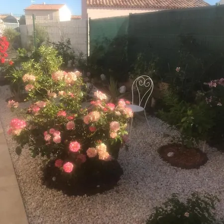 לינה וארוחת בוקר D'hotes Dans Diane 4*