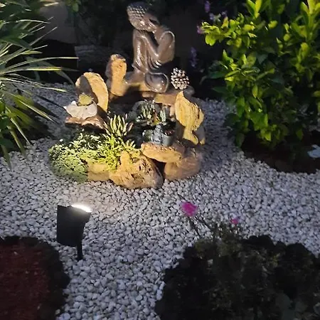 D'hotes Dans Diane לינה וארוחת בוקר 4*