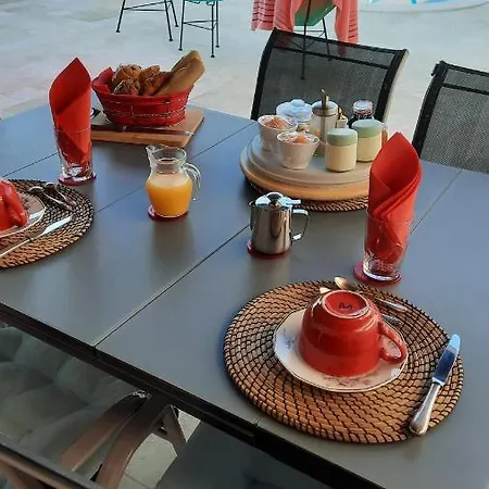 D'hotes Dans Diane לינה וארוחת בוקר לה-לונד-לה-מורה