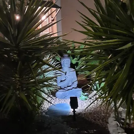 D'hotes Dans Diane לינה וארוחת בוקר