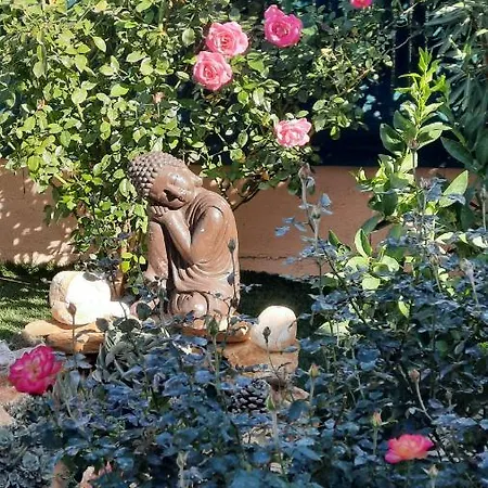 D'hotes Dans Diane לינה וארוחת בוקר