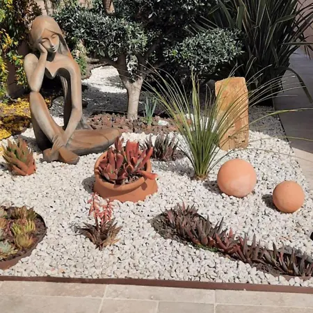 D'hotes Dans Diane לינה וארוחת בוקר 4*